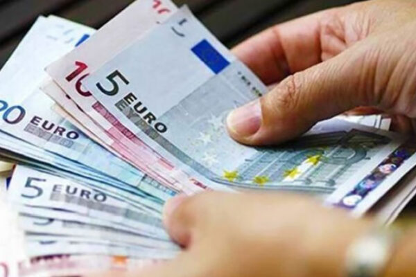 Επίδομα 100 ευρώ πληρωμή: Σημαντικές πληροφορίες για δικαιούχους