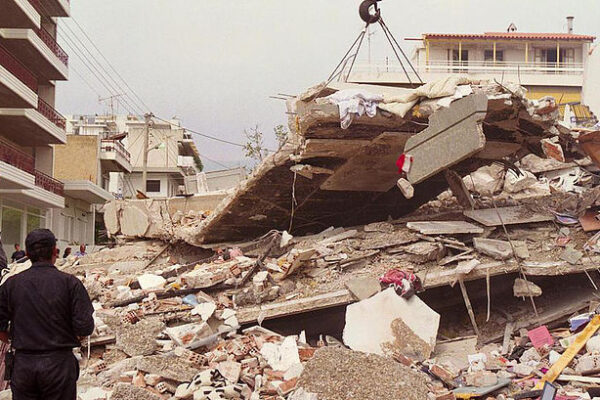 Ο Σεισμός του 1999: Μνημειώδης Καταστροφή στην Αθήνα