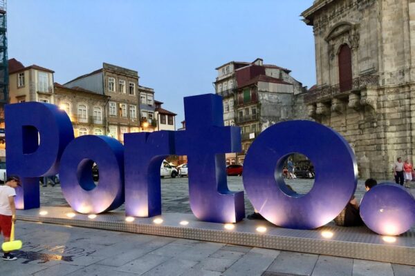 Αγγελικουση: Μια Πολιτιστική Επανασταμένη Τάση