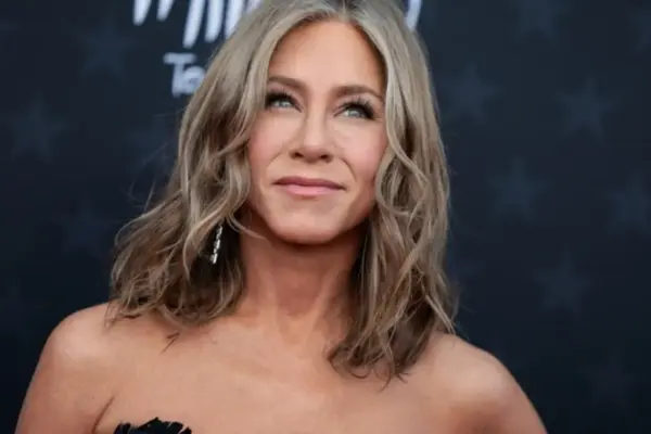 τζένιφερ άνιστον — GR news