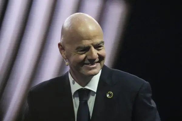 Η UEFA πλήρωσε εξαψήφιο ποσό σε γυναίκα που φέρεται να είχε σχέση με τον Ινφαντίνο image 1