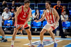 Ολυμπιακός: Νίκη θρίλερ στην Κύπρο με πρωταγωνιστή τον Βεζένκοβ
